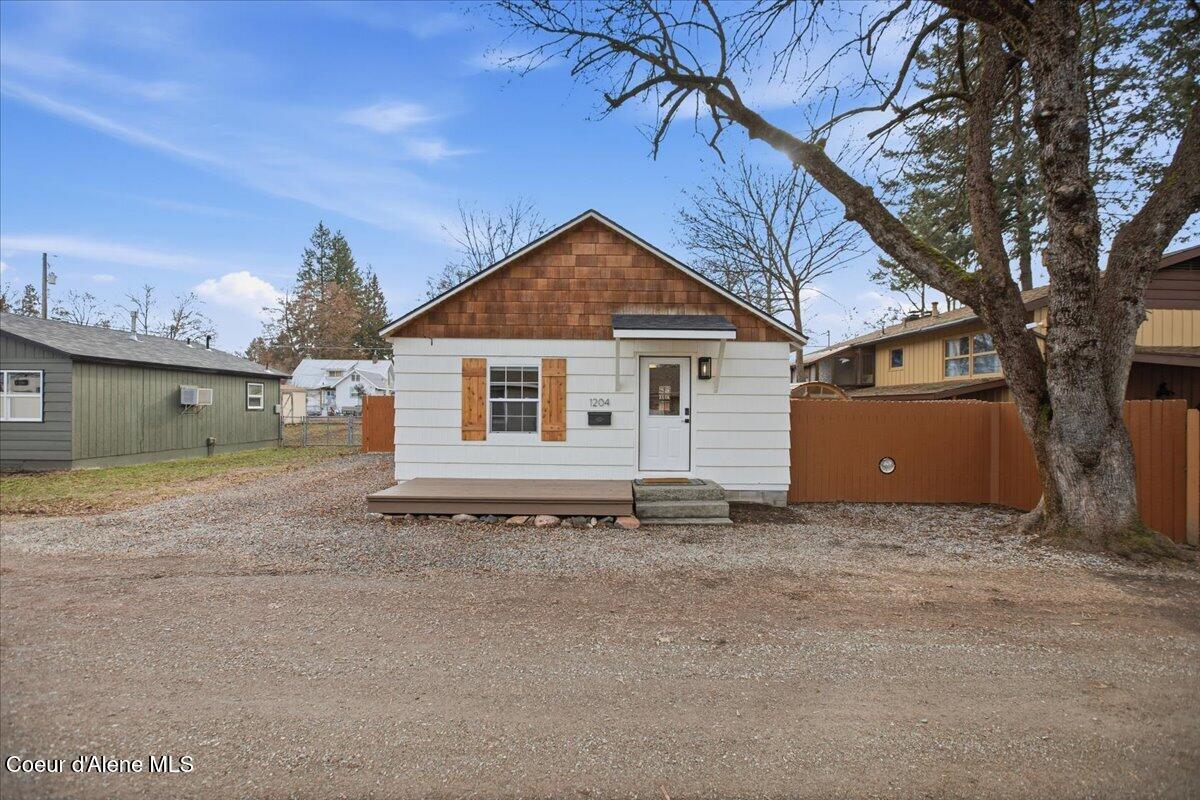 1204 East Foster Avenue Coeur D'Alene, ID 83814 - Photo 2 of 45 11-Front of Home