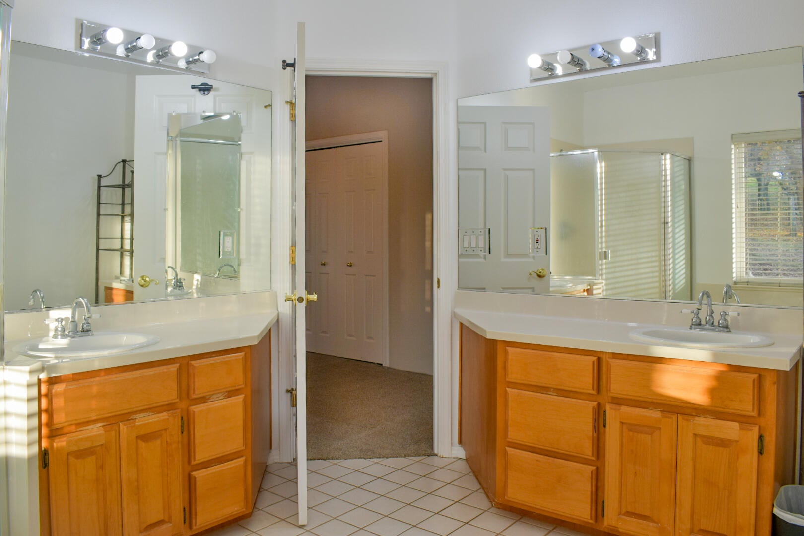 1394 Kubli Road Grants Pass, OR 97527 - Photo 10 of 34 Master bathroom double vanity view - Cop