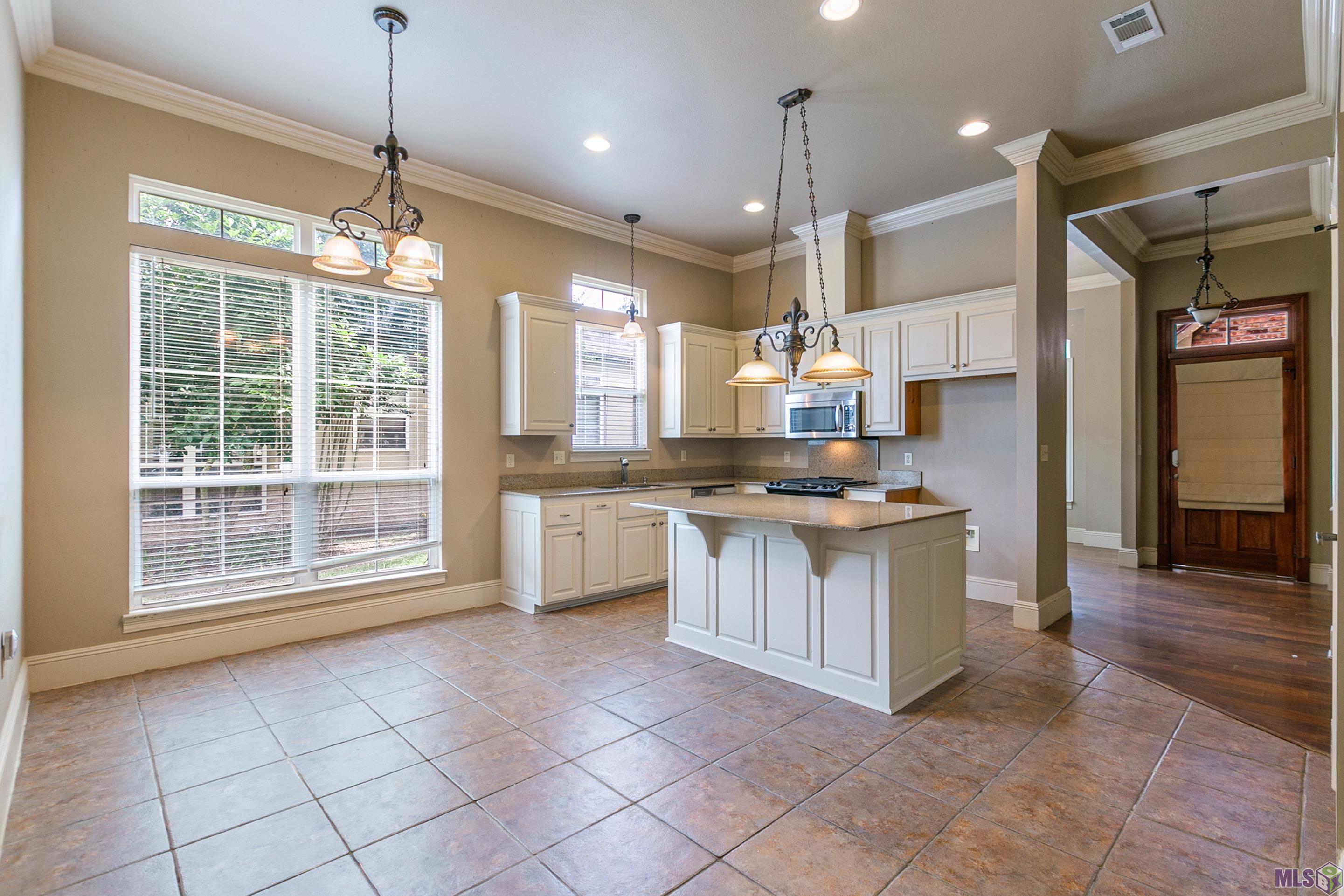 2022 Lac Cache Court Baton Rouge, LA 70816 - Photo 11 of 27 Gallery Image 11