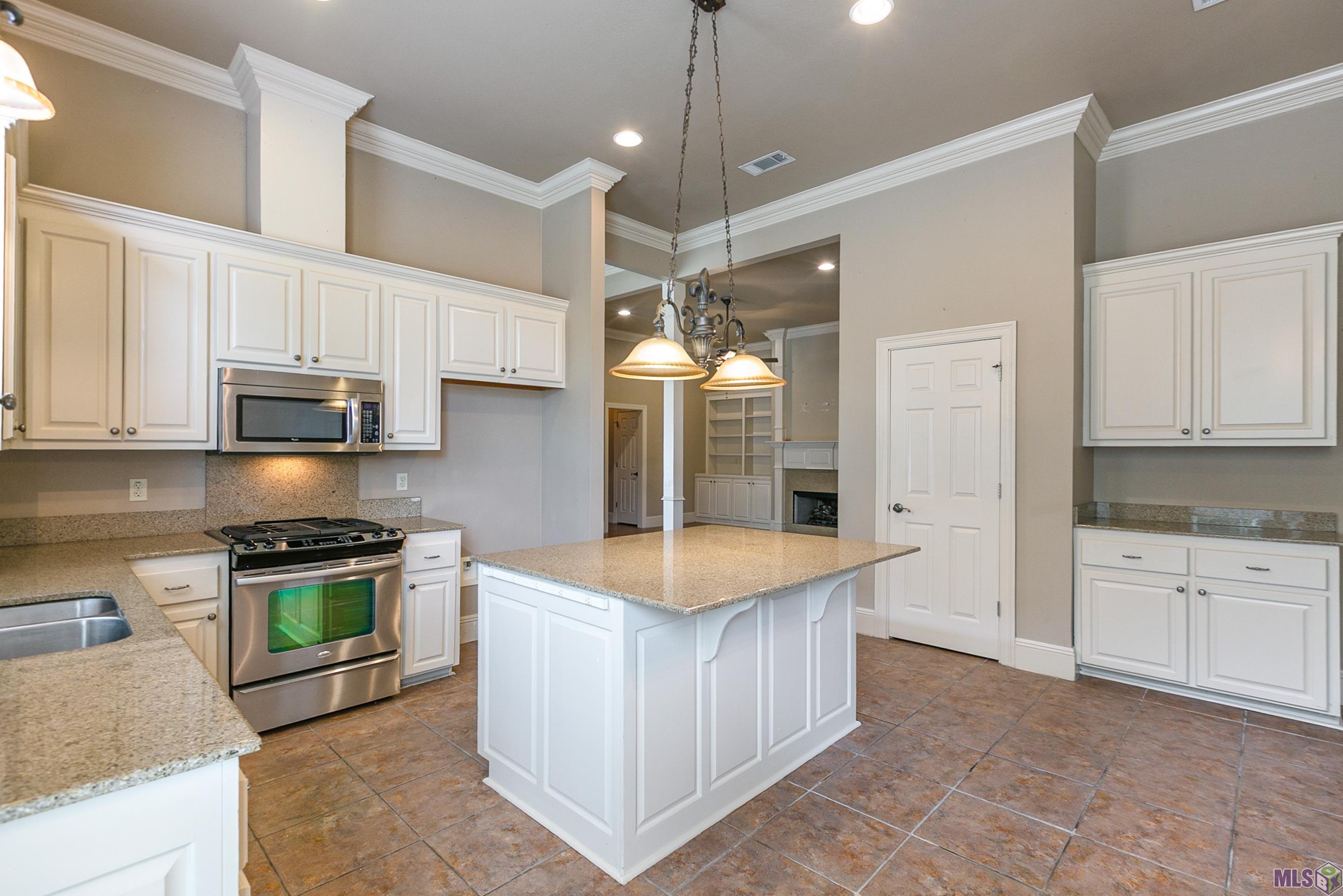 2022 Lac Cache Court Baton Rouge, LA 70816 - Photo 12 of 27 Gallery Image 12
