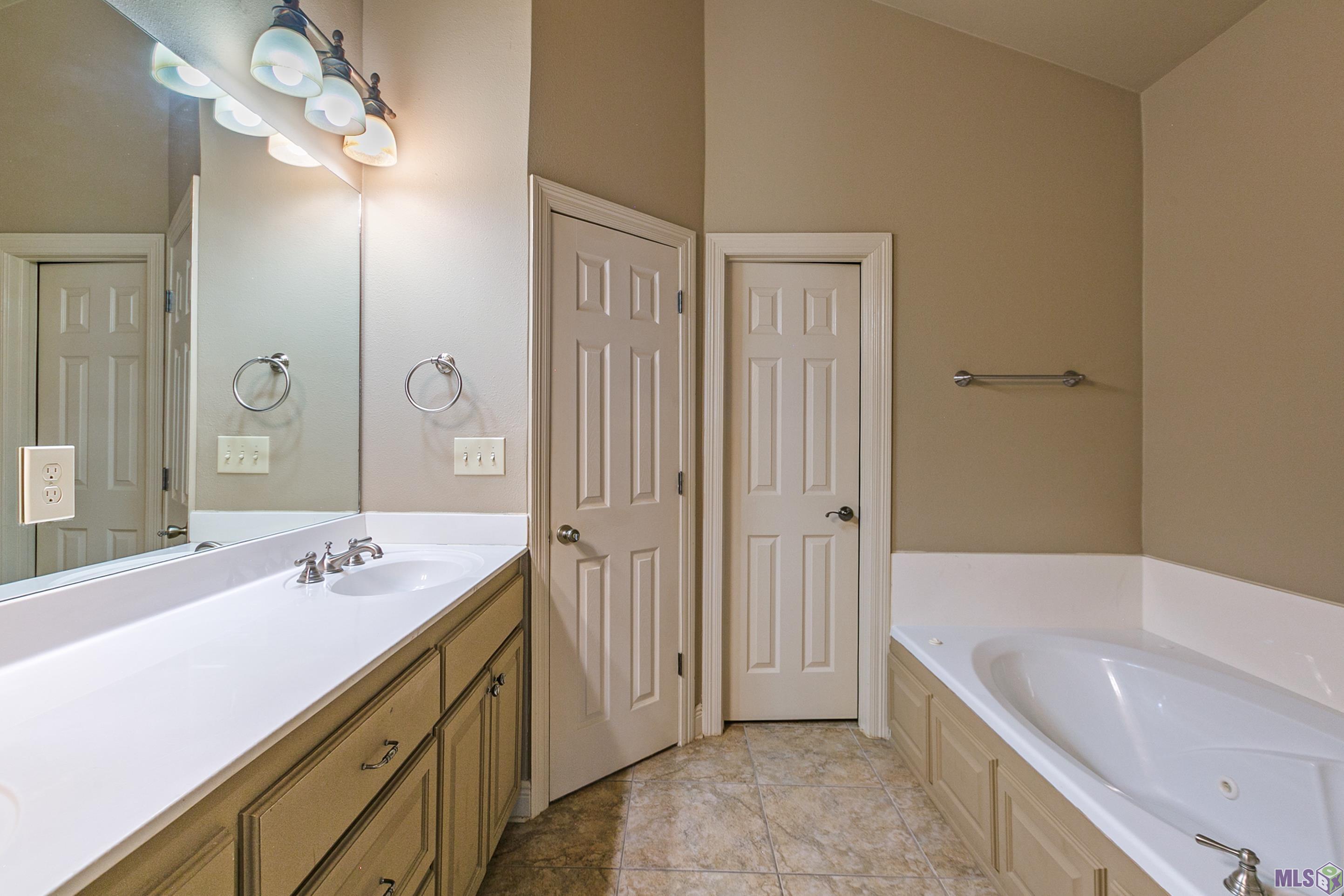 2022 Lac Cache Court Baton Rouge, LA 70816 - Photo 17 of 27 Gallery Image 17