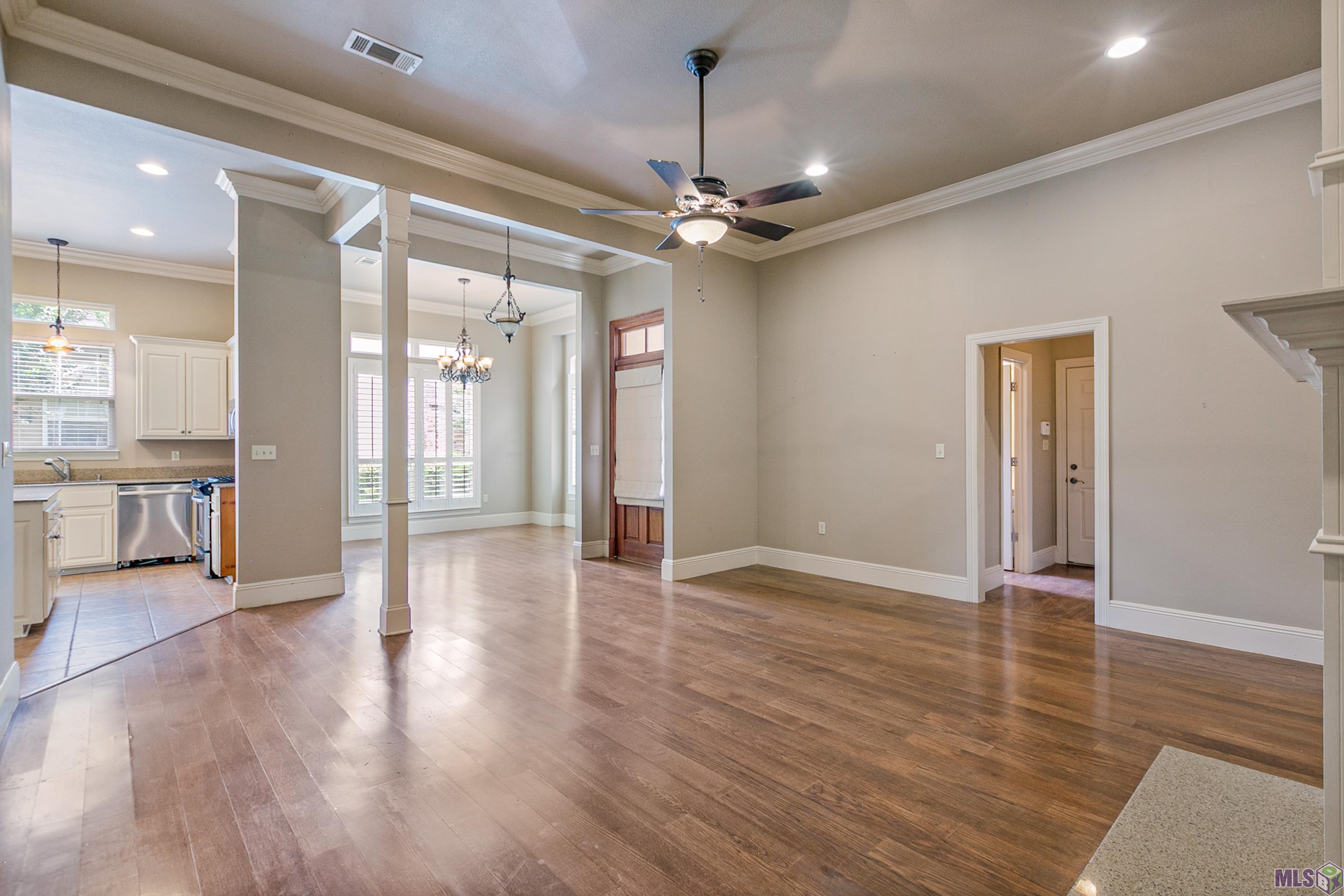 2022 Lac Cache Court Baton Rouge, LA 70816 - Photo 3 of 27 Gallery Image 3