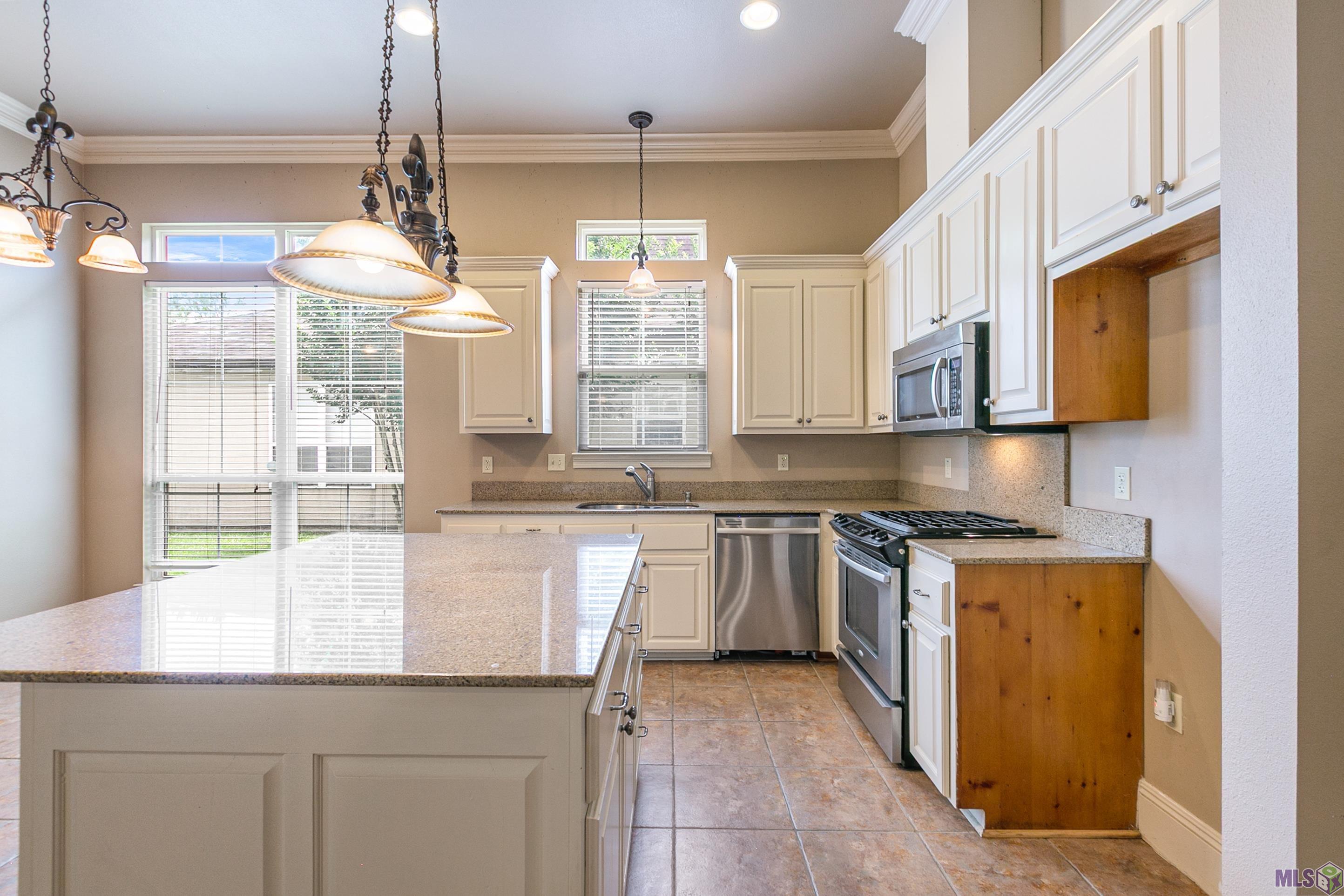 2022 Lac Cache Court Baton Rouge, LA 70816 - Photo 8 of 27 Gallery Image 8