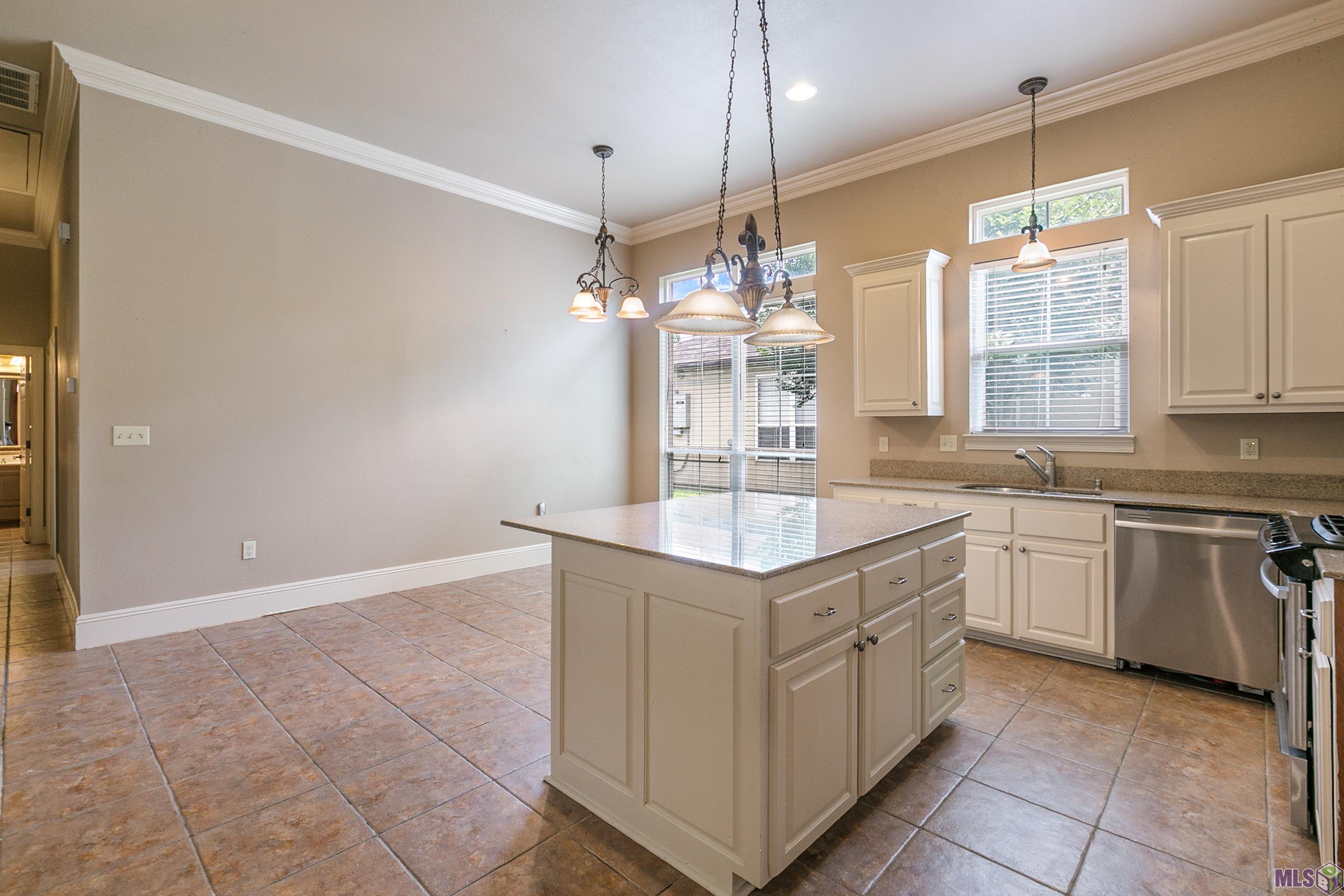 2022 Lac Cache Court Baton Rouge, LA 70816 - Photo 9 of 27 Gallery Image 9