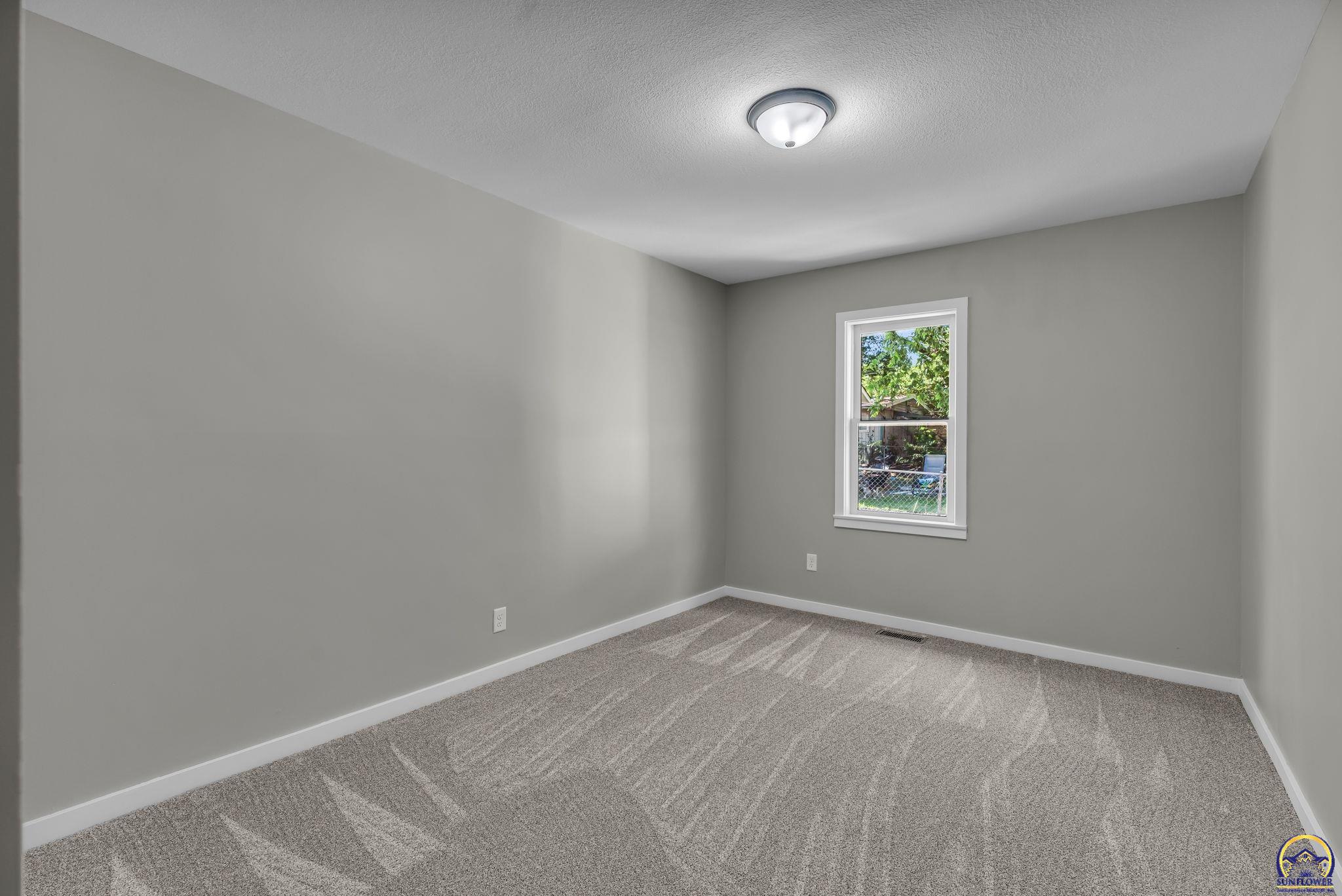 1900 Southwest Fairlawn Road Topeka, KS 66604 - Photo 20 of 34