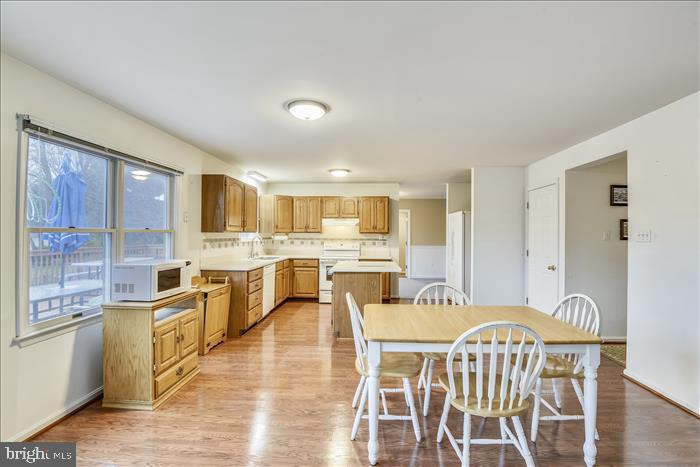 35 Old Solomons Island Road Lothian, MD 20711 - Photo 14 of 43 In-kitchen dining area