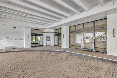 $1,100,000 | 2751 South Ocean Drive, Unit 404N, Hollywood, FL 33019