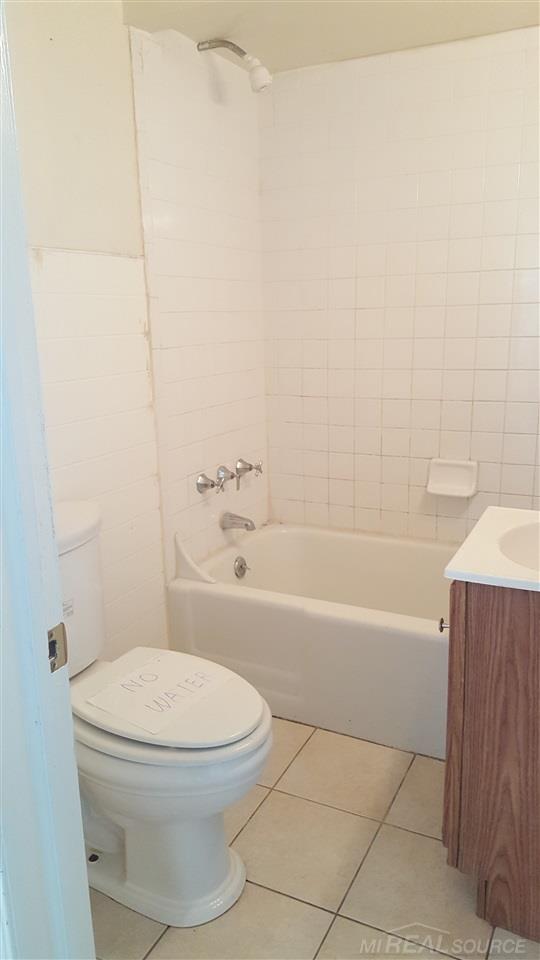 17872 12 Mile Road Roseville, MI 48066 - Photo 10 of 20 Bathroom