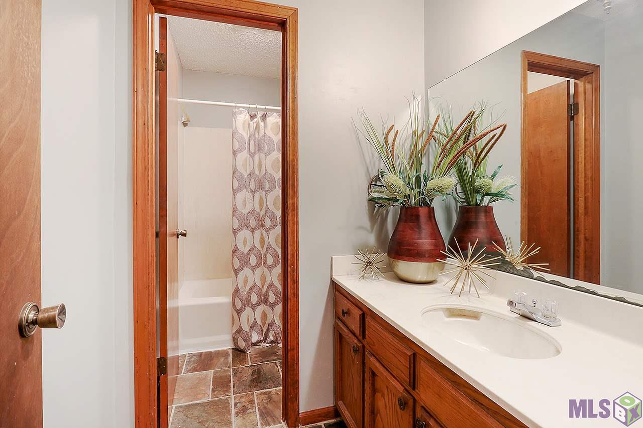 1621 Stonegate Court Baton Rouge, LA 70815 - Photo 7 of 10 Gallery Image 7