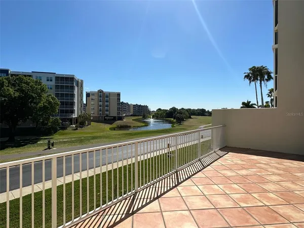 $2,100 | 1200 Country Club Drive, Unit 4102, Largo, FL 33771