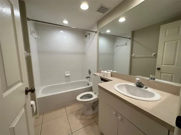 $2,100 | 1200 Country Club Drive, Unit 4102, Largo, FL 33771