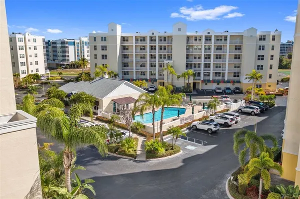 $2,100 | 1200 Country Club Drive, Unit 4102, Largo, FL 33771