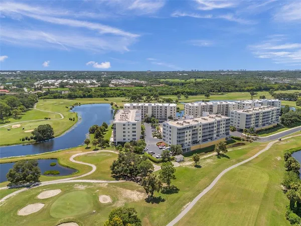 $2,100 | 1200 Country Club Drive, Unit 4102, Largo, FL 33771