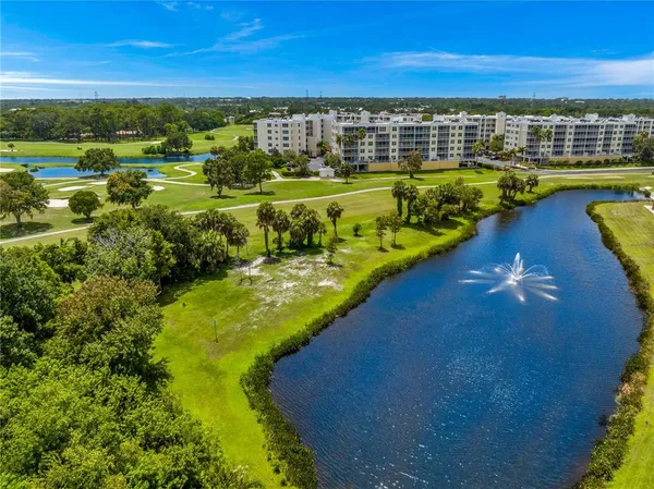 $2,100 | 1200 Country Club Drive, Unit 4102, Largo, FL 33771