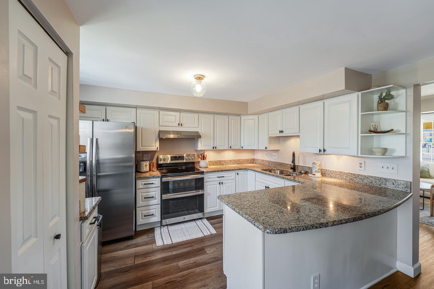 1124 Floyd Place Herndon, VA 20170 - Photo 11 of 39