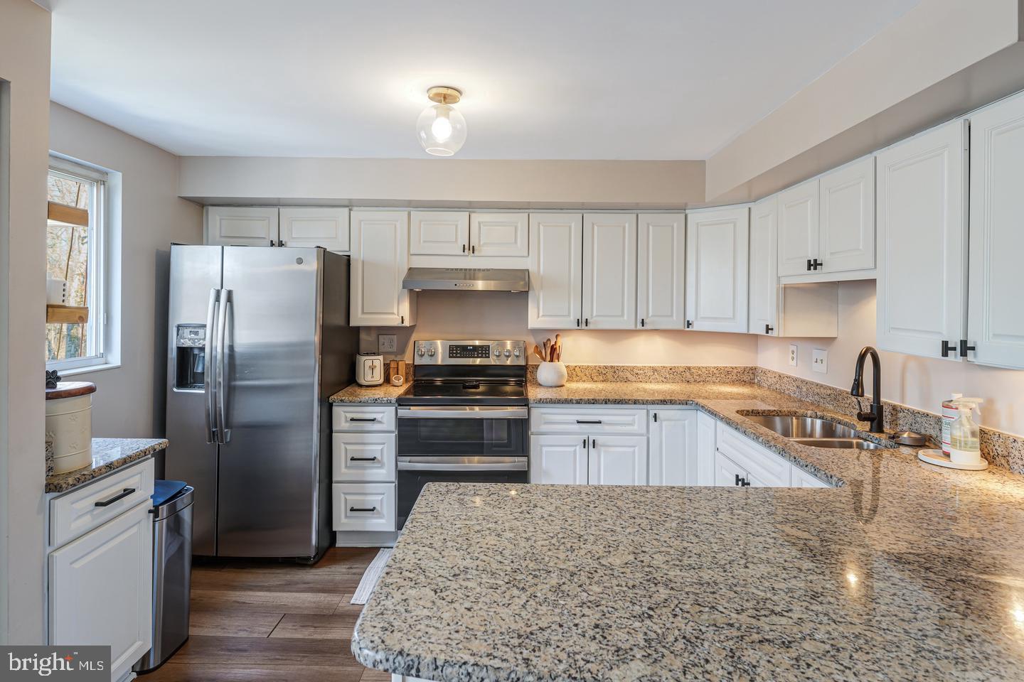 1124 Floyd Place Herndon, VA 20170 - Photo 12 of 39