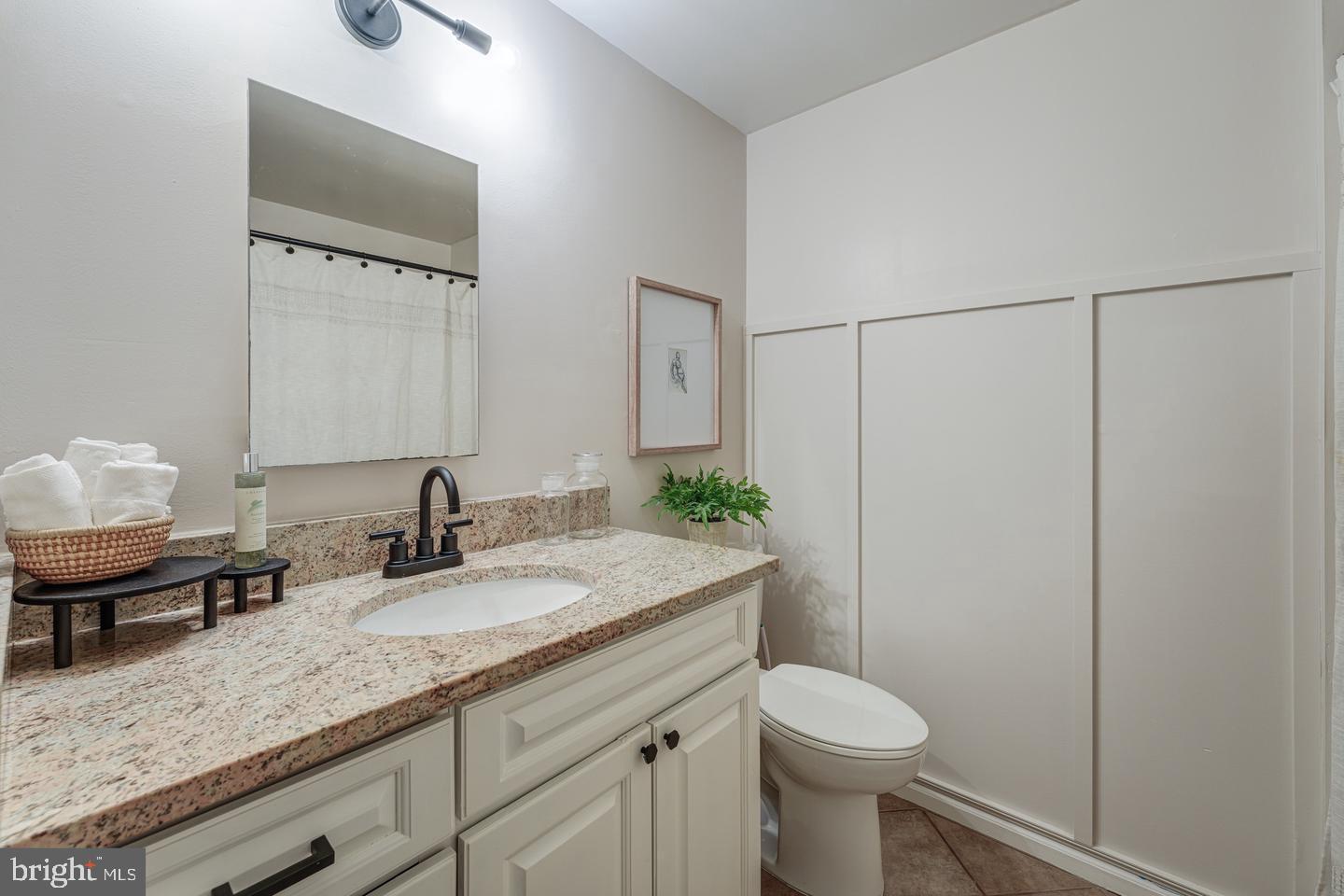 1124 Floyd Place Herndon, VA 20170 - Photo 28 of 39 Hall full bath