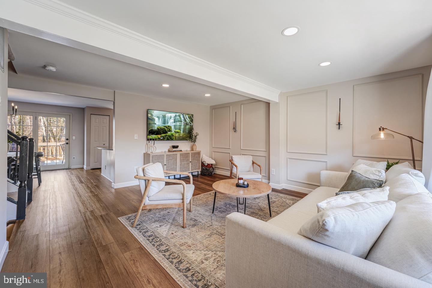 1124 Floyd Place Herndon, VA 20170 - Photo 3 of 39 Living Room
