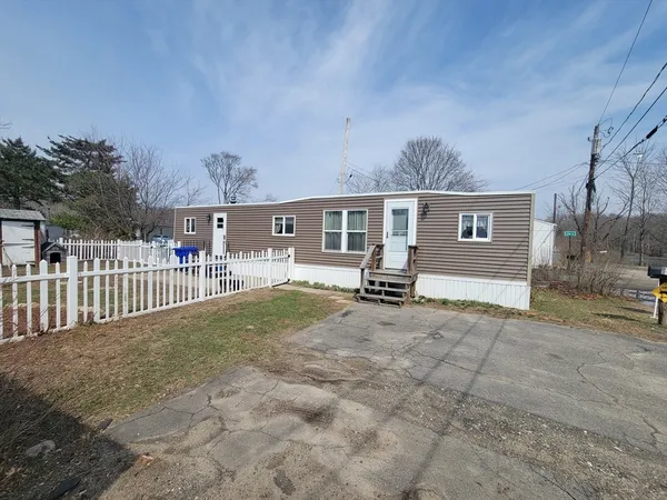 $99,900 | 19 Abbey Lane, Taunton, MA 02780