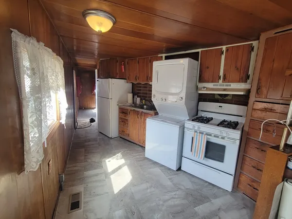 $99,900 | 19 Abbey Lane, Taunton, MA 02780