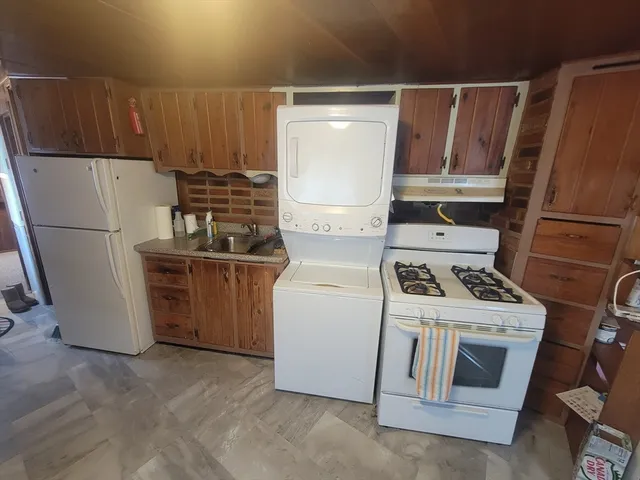 $99,900 | 19 Abbey Lane, Taunton, MA 02780