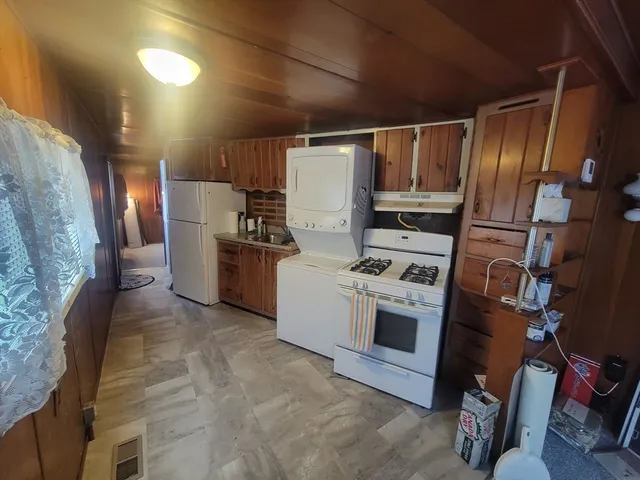 $99,900 | 19 Abbey Lane, Taunton, MA 02780