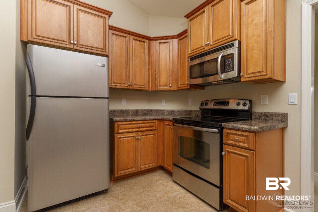 579 Fulton Loop Foley, AL 36535 - Photo 11 of 19 Kitchen