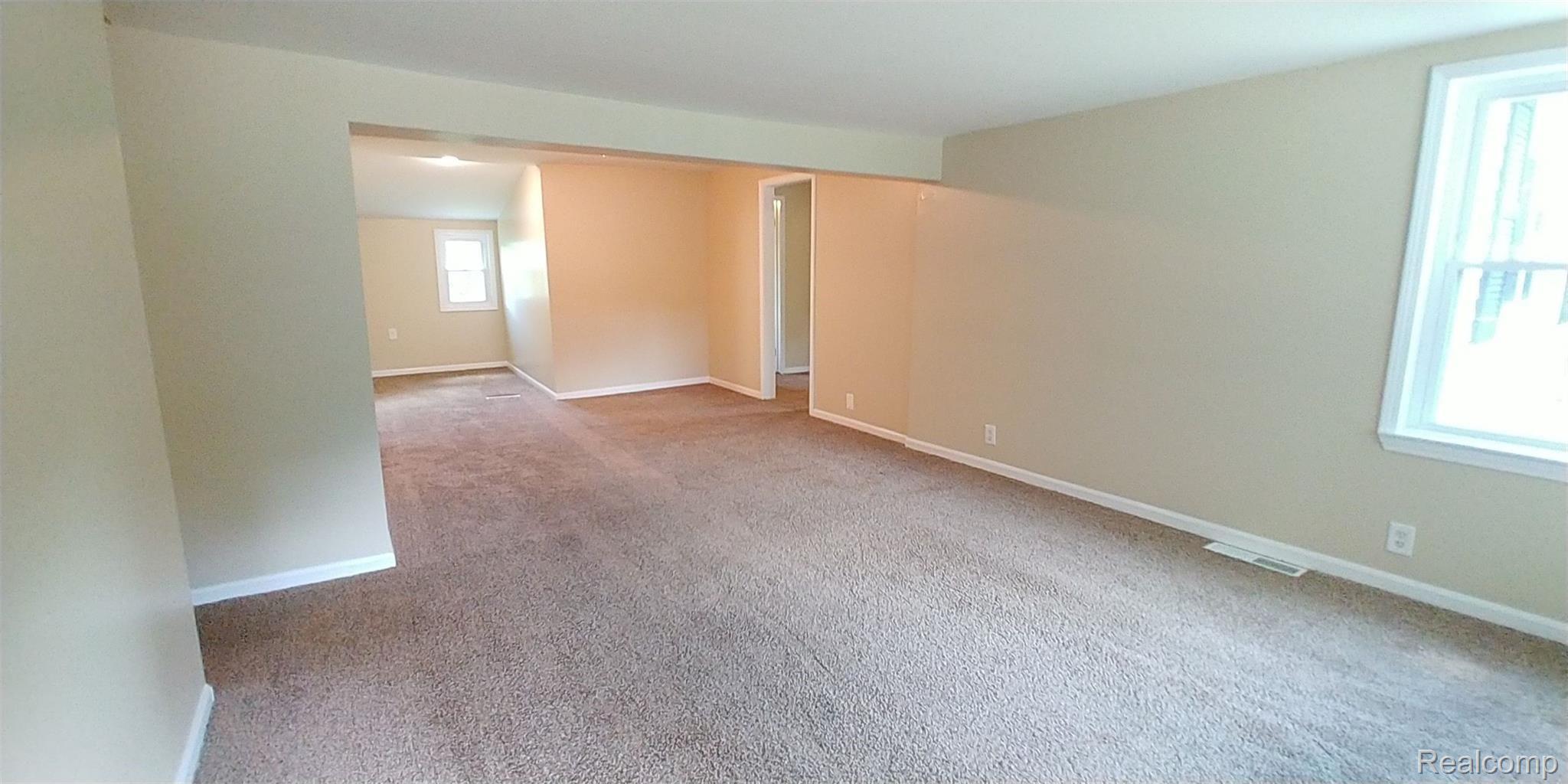 10526 Skeman Road Brighton, MI 48114 - Photo 14 of 35 Living Room.jpg