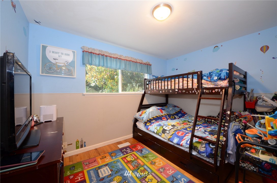 649 Southwest 107th Street Seattle, WA 98146 - Photo 12 of 26 Gallery Image 12
