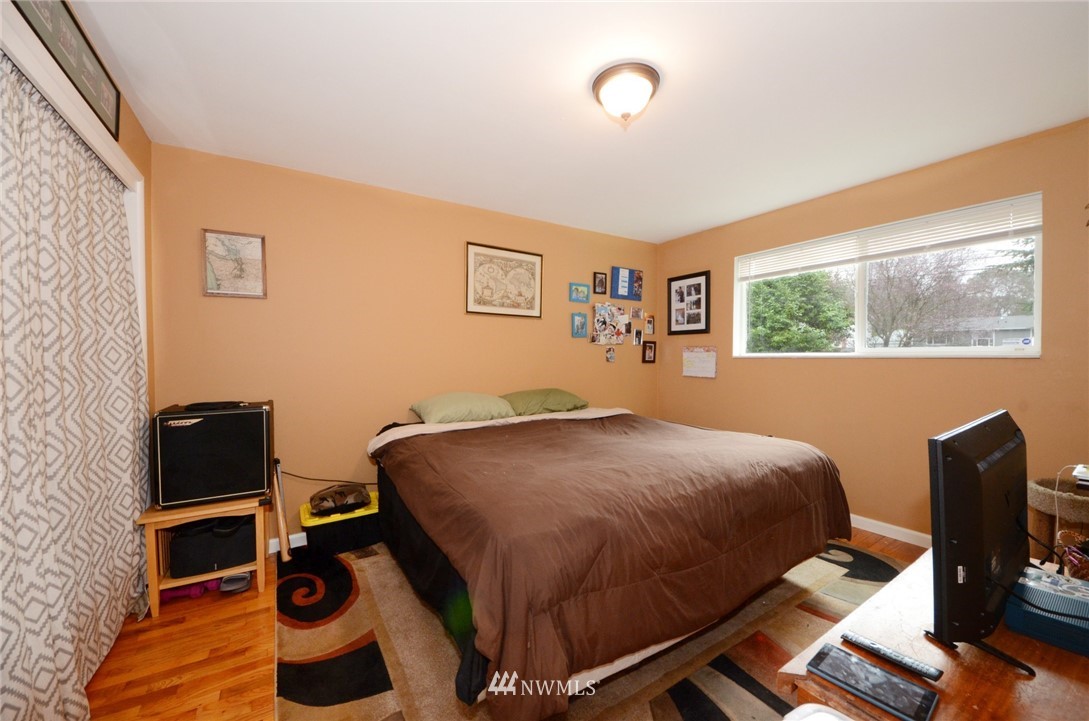 649 Southwest 107th Street Seattle, WA 98146 - Photo 13 of 26 Gallery Image 13