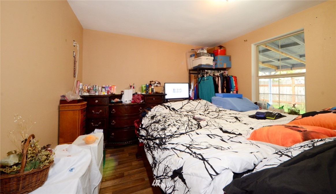 649 Southwest 107th Street Seattle, WA 98146 - Photo 15 of 26 Gallery Image 15