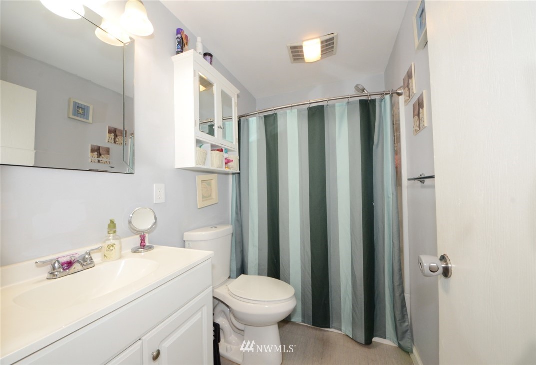649 Southwest 107th Street Seattle, WA 98146 - Photo 16 of 26 Gallery Image 16