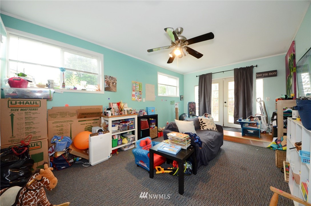 649 Southwest 107th Street Seattle, WA 98146 - Photo 17 of 26 Gallery Image 17