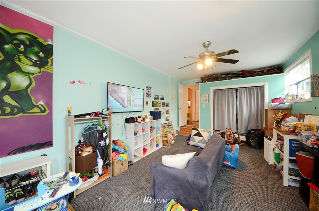 649 Southwest 107th Street Seattle, WA 98146 - Photo 18 of 26 Gallery Image 18