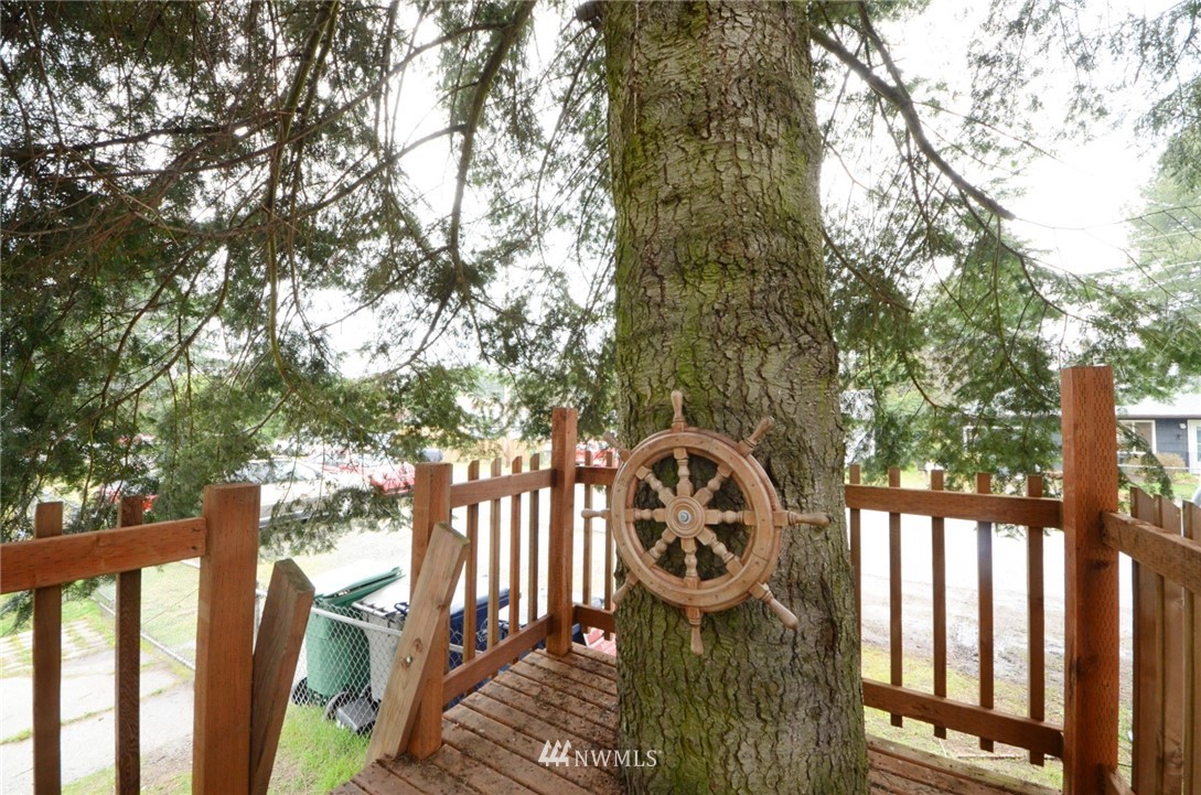 649 Southwest 107th Street Seattle, WA 98146 - Photo 3 of 26 Gallery Image 3