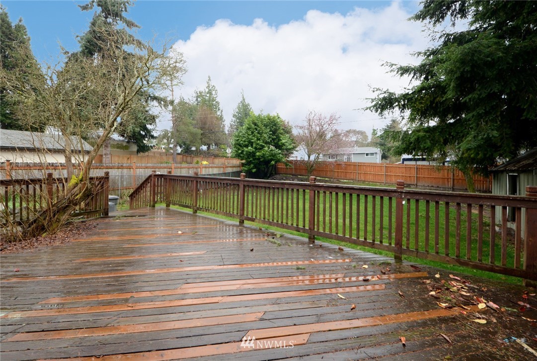 649 Southwest 107th Street Seattle, WA 98146 - Photo 22 of 26 Gallery Image 22