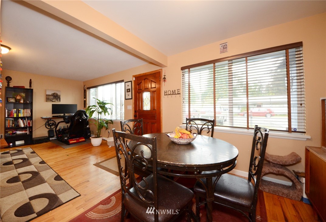 649 Southwest 107th Street Seattle, WA 98146 - Photo 7 of 26 Gallery Image 7