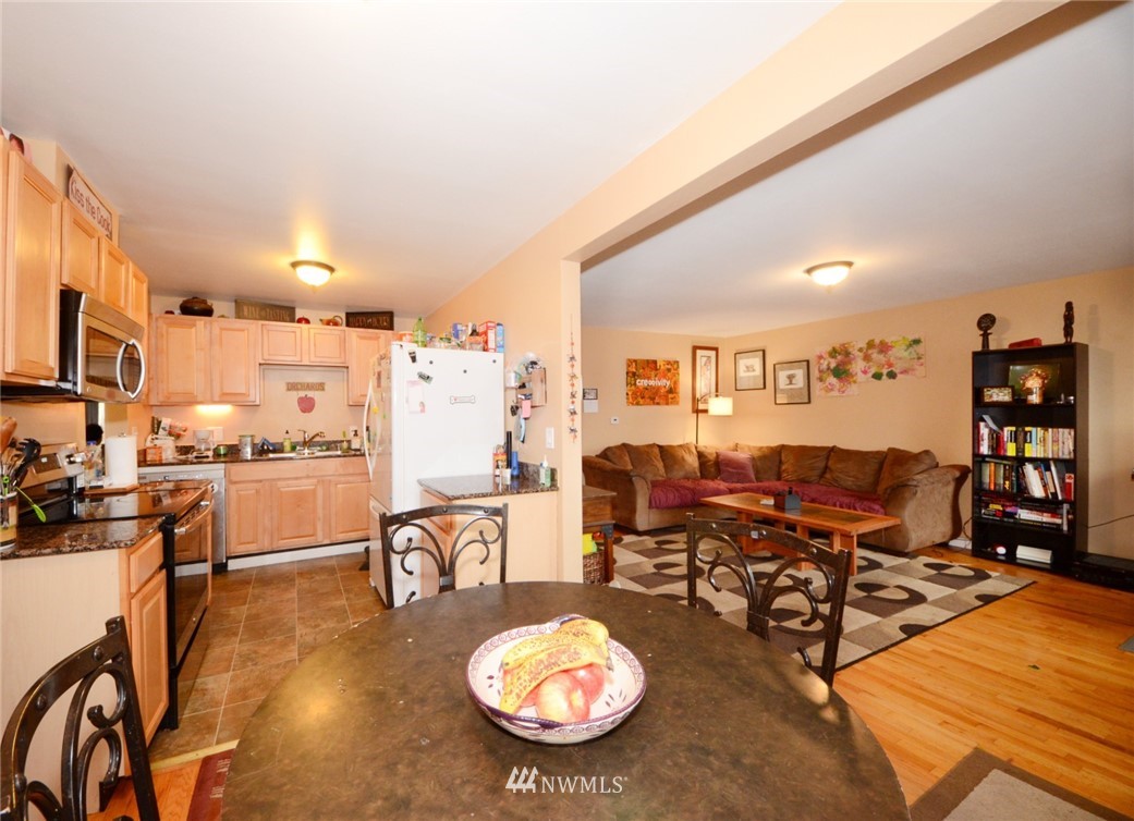649 Southwest 107th Street Seattle, WA 98146 - Photo 8 of 26 Gallery Image 8