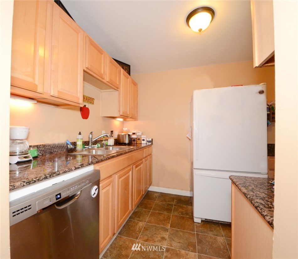 649 Southwest 107th Street Seattle, WA 98146 - Photo 10 of 26 Gallery Image 10