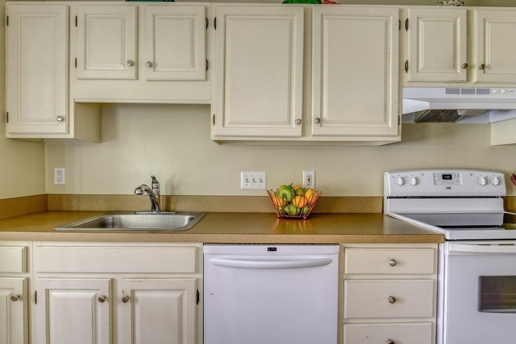 4 Waterfall Lane, Unit 4 Milford, MA 01757 - Photo 7 of 31