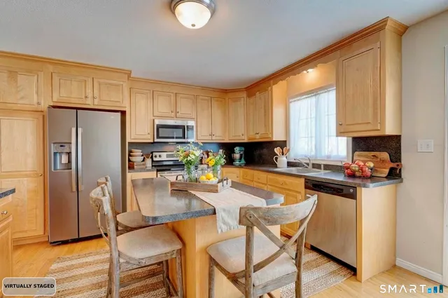 $559,000 | 672 Laurel Grove Road, Middletown, CT 06457