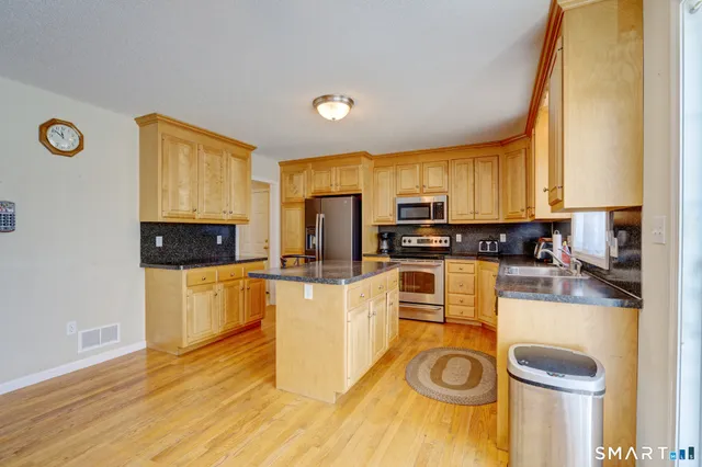 $559,000 | 672 Laurel Grove Road, Middletown, CT 06457