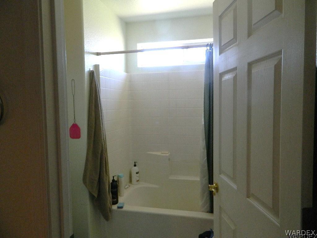 3842 North Avra Road Golden Valley, AZ 86413 - Photo 14 of 21 Master bath wtubshower