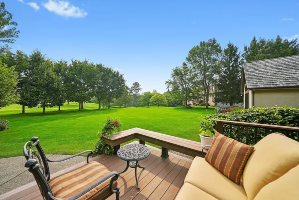 $1,540,000 | 18 South Wynstone Drive, North Barrington, IL 60010