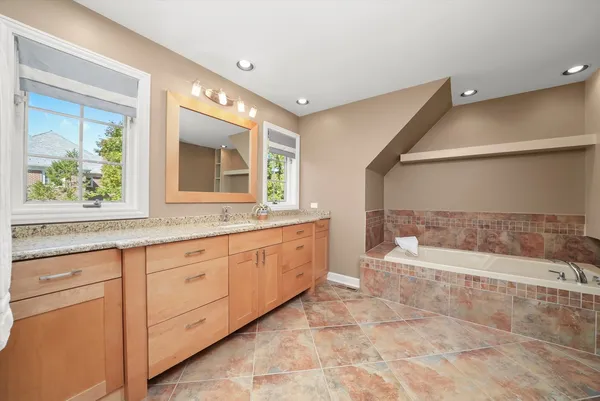 $1,540,000 | 18 South Wynstone Drive, North Barrington, IL 60010