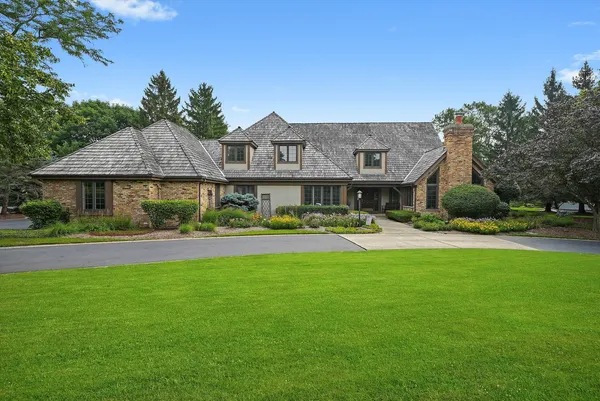 $1,540,000 | 18 South Wynstone Drive, North Barrington, IL 60010