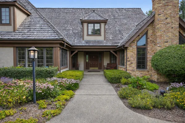 $1,540,000 | 18 South Wynstone Drive, North Barrington, IL 60010