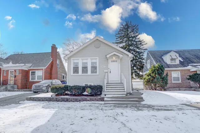 $379,000 | 6937 West Summerdale Avenue, Chicago, IL 60656