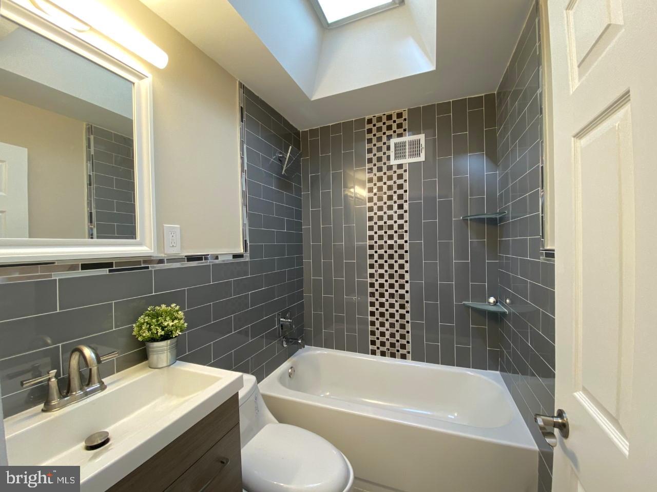7455 Ruskin Road Philadelphia, PA 19151 - Photo 11 of 18 Full bath on second FL