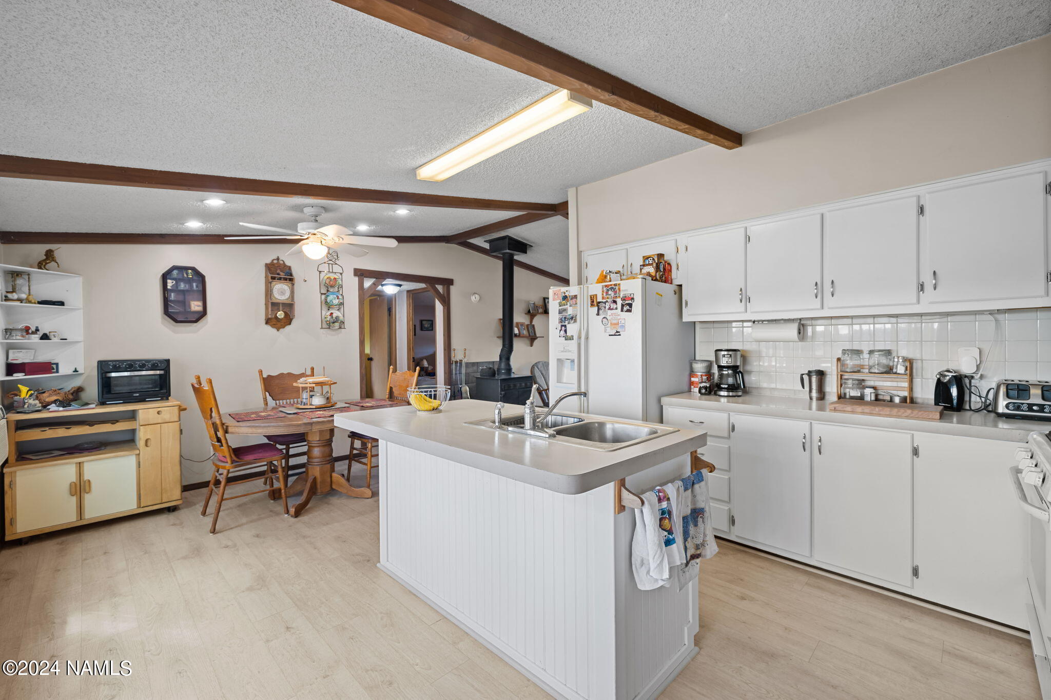 5570 Foster Road Flagstaff, AZ 86004 - Photo 11 of 33 Kitchen